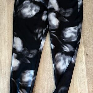“SimplyVera” Stylish Black and Gray Adult Leggings